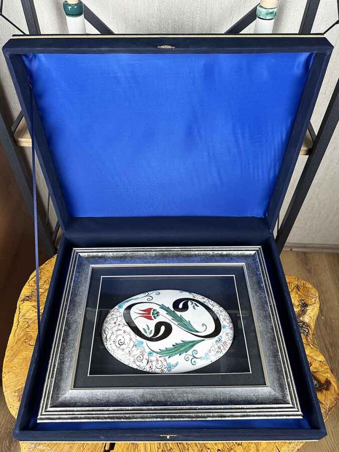 Vav ve Lale Motifli İznik Çinili Duvar Süsü – Vip İslami Hediye - 3