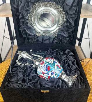 Silberbeschichtetes Iznik-Keramik-Kannen-Set mit blauem Tulpenmotiv - 2