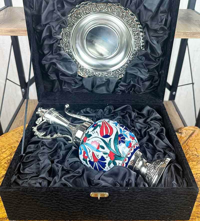 Silberbeschichtetes Iznik-Keramik-Kannen-Set mit dunkelblauer Nelke und roter Tulpe - 2