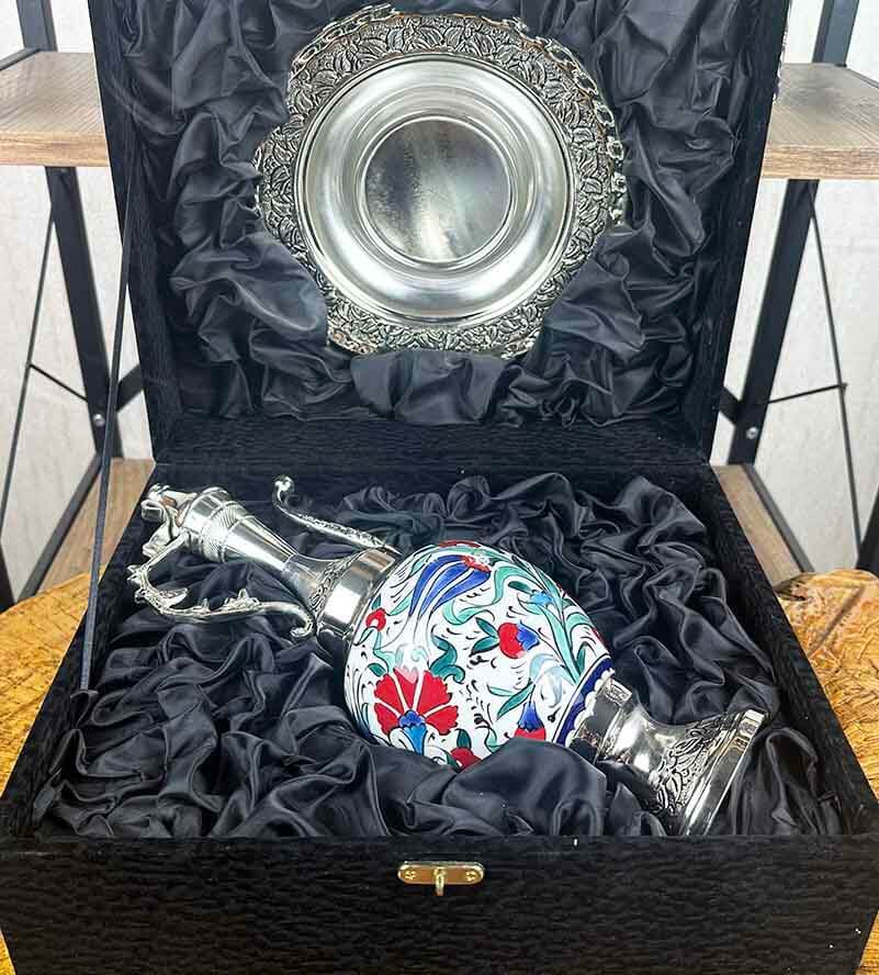 Silberbeschichtetes Iznik-Keramik-Kannen-Set mit dunkelblauer Tulpe und roter Nelke - 2