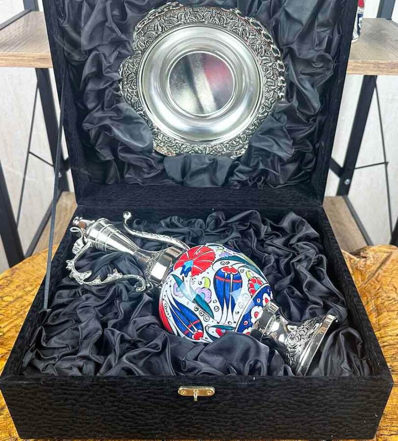 Silberbeschichtetes Iznik-Keramik-Kannen-Set mit roter Nelke und blauer Tulpe - 2