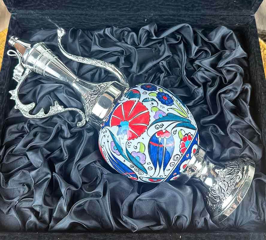Silberbeschichtetes Iznik-Keramik-Kannen-Set mit roter Nelke und blauer Tulpe - 3