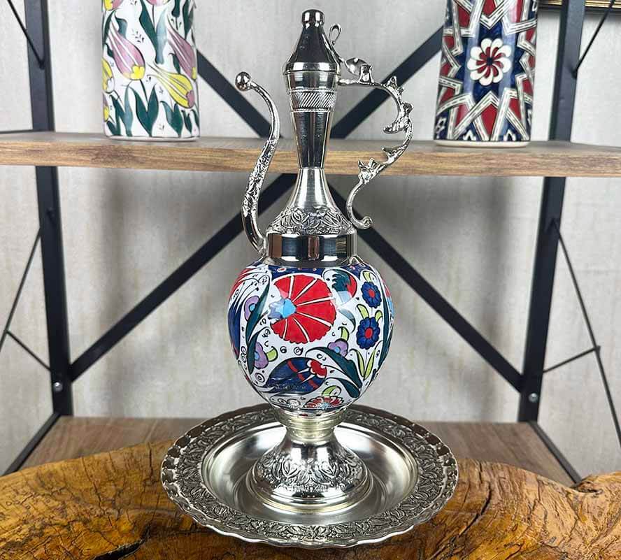 Silberbeschichtetes Iznik-Keramik-Kannen-Set mit roter Nelke und blauer Tulpe - 1