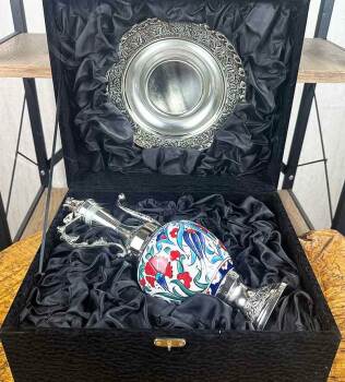 Silberbeschichtetes Iznik-Keramik-Kannen-Set mit rotem Nelkenmotiv - 2