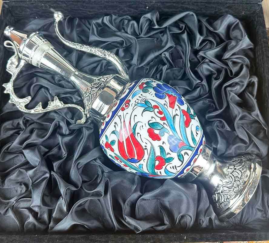 Silberbeschichtetes Iznik-Keramik-Kannen-Set mit roter Tulpe und Nelke - 3