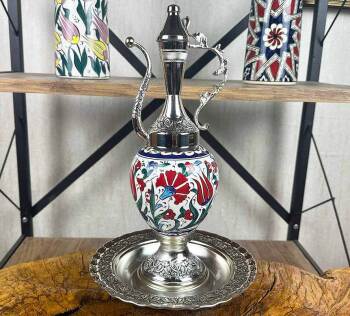 Silberbeschichtetes Iznik-Keramik-Kannen-Set mit roter Tulpe und Nelke - 1