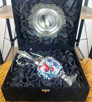 Silberbeschichtetes Iznik-Keramik-Kannen-Set mit traditionellem Tulpen- und Blumenmotiv - 2