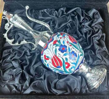 Silberbeschichtetes Iznik-Keramik-Kannen-Set mit traditionellem Tulpen- und Blumenmotiv - 3