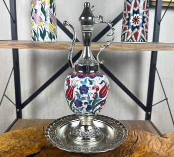 Silberbeschichtetes Iznik-Keramik-Kannen-Set mit traditionellem Tulpen- und Blumenmotiv - Çini Evi