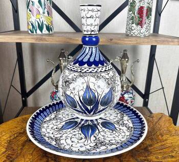 VIP-Geschenk ins Ausland | Iznik-Keramik Vase-und-Teller-Set mit Tulpen- und Haliç-Motiv - Çini Evi