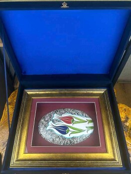 VIP Geschenk – Paspartuierte İznik-Keramik mit Haliç- und Tulpenmuster - 3