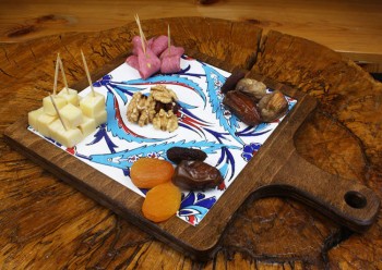 Wooden presentation tray with blue tulip motif - 1