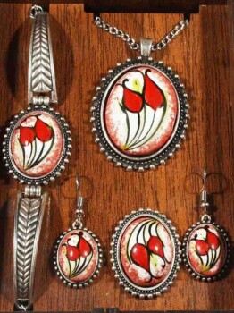 Yeni Yıl Hediyesi Lale Desenli İznik Çini Takı Seti - Çini Evi (1)