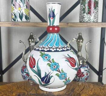 Zarif Laleler – İznik Çini Vazo - Çini Evi