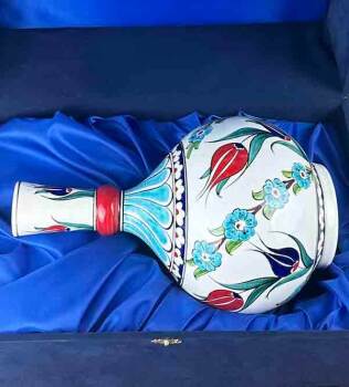 Zarif Laleler – İznik Çini Vazo - 4