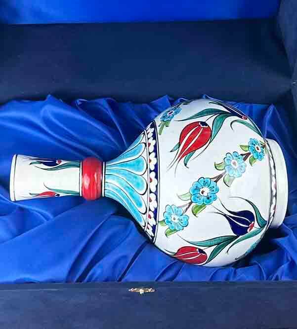 Zarif Laleler – İznik Çini Vazo - 4